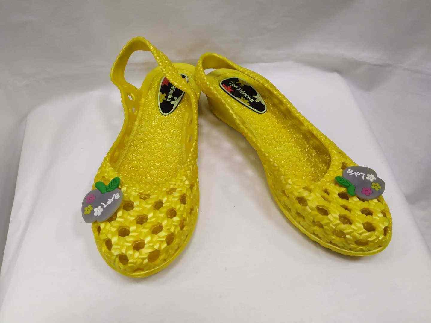 Тапочки женские резиновые